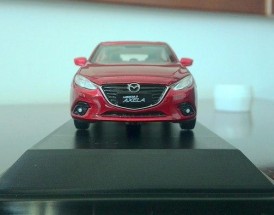 马自达3昂克赛拉汽车 马自达3昂克赛拉汽车模型红色