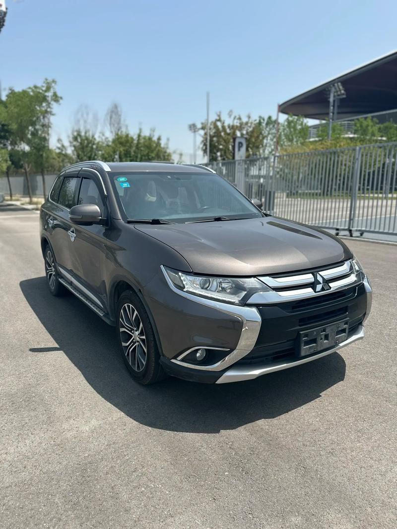 三菱欧蓝德配置参数及价格(三菱欧蓝德标配价格)