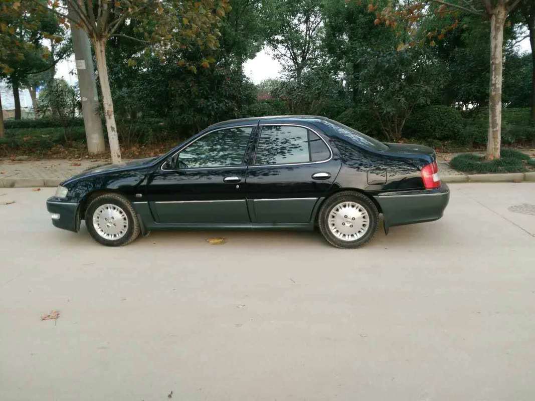 尼桑蓝鸟图片老款(尼桑蓝鸟车型大全)