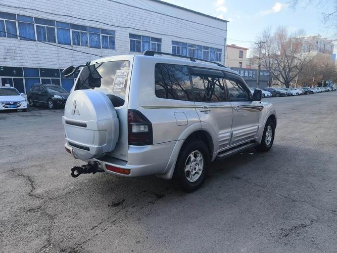 帕杰罗2011年款图片(帕杰罗2001款详细参数)