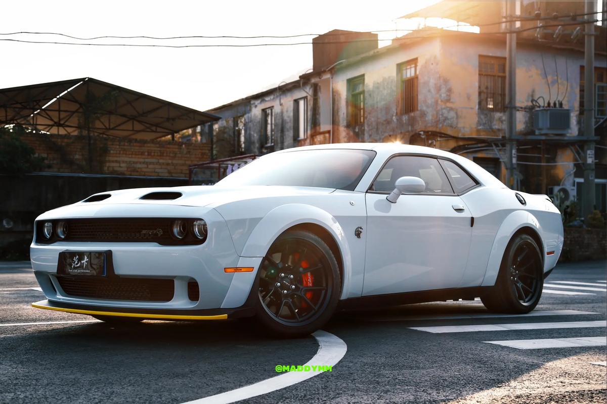 【地狱猫汽车多少钱一台,红眼地狱猫汽车多少钱一台】