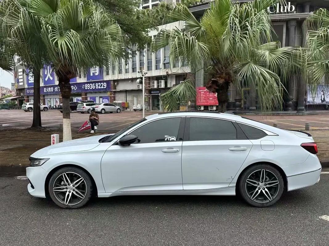 本田雅阁幻夜尊贵版落地多少钱 雅阁幻夜尊贵版落地价