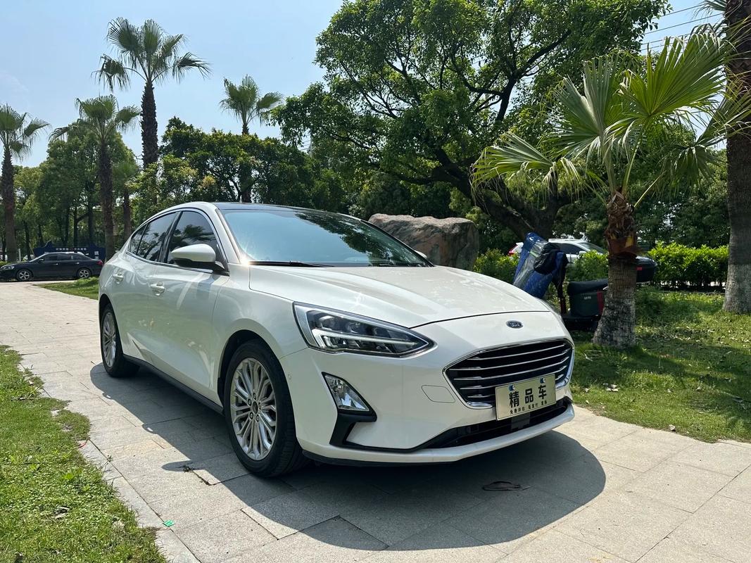 福特新福克斯三厢 续航600km10万左右纯电车推荐