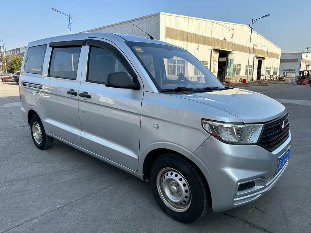 2021五菱宏光最新款,2021五菱宏光最新款越野多少钱