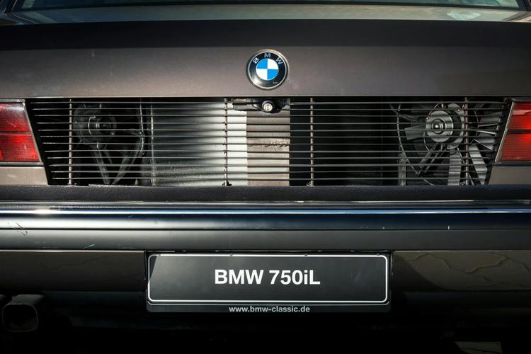 v12发动机什么概念,v12发动机啥意思