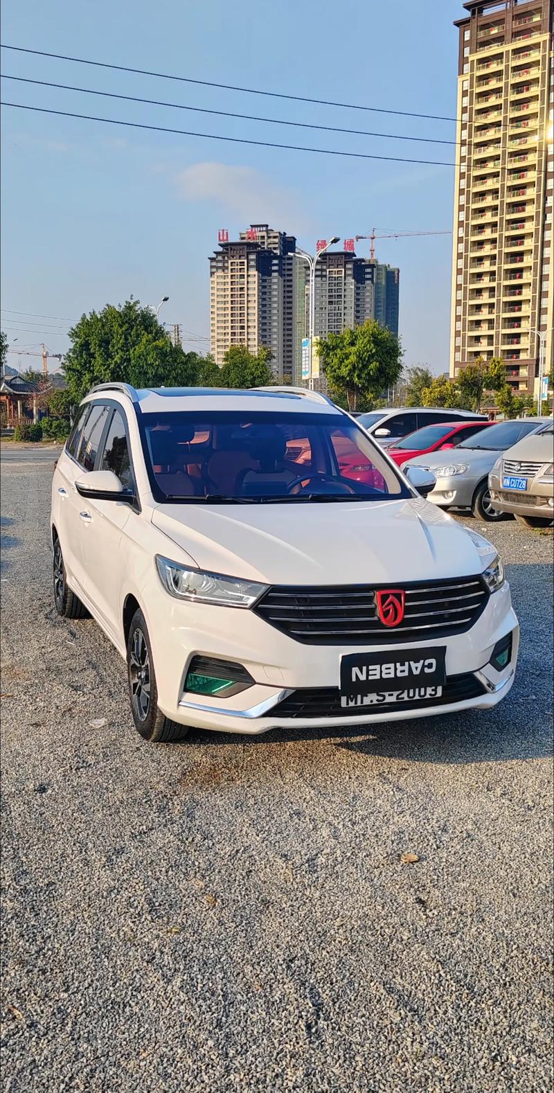 360宝骏6座多少钱(宝骏360六座车图片)