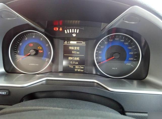 吉利帝豪百公里油耗多少,吉利帝豪油耗是多少钱一公里